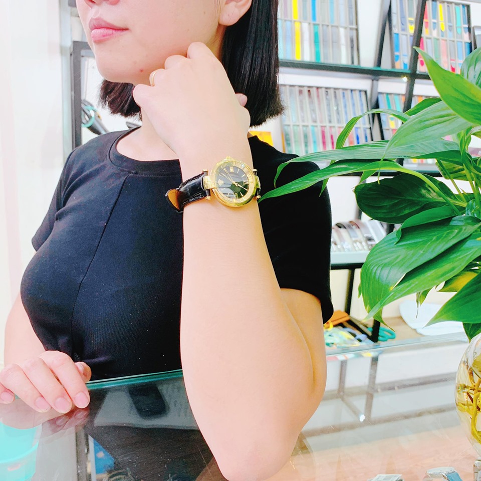 thay da da versace
