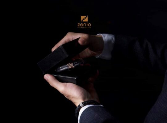 vong tay da ca duoi charm bac nguyen khoii.;