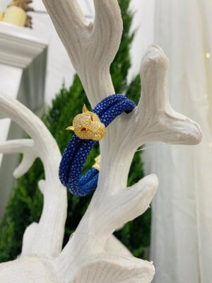 vong tay da ca duoi chamr dau bao mau vang