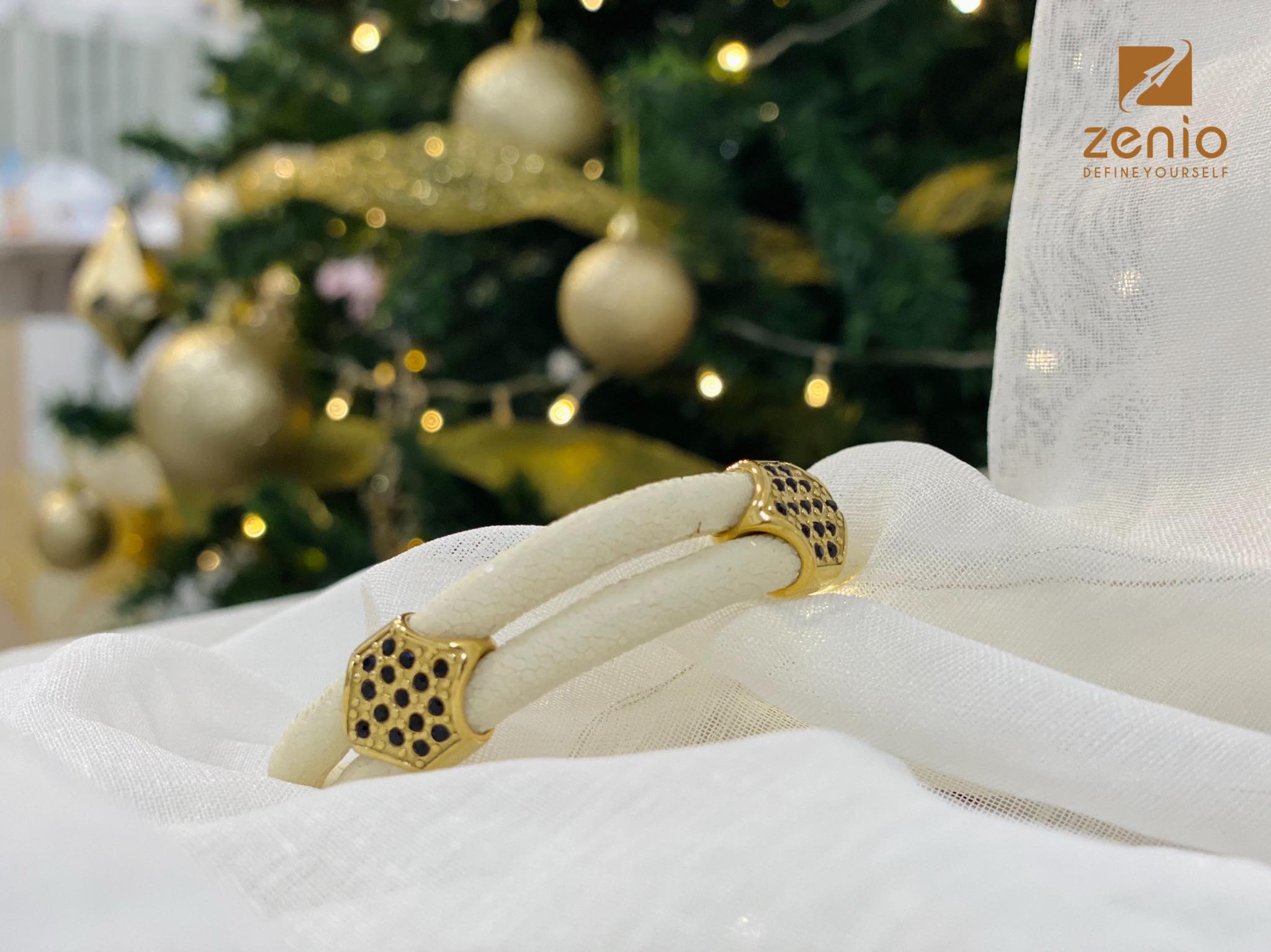 vong tay da ca duoi charm ngoi sao zenio noel.