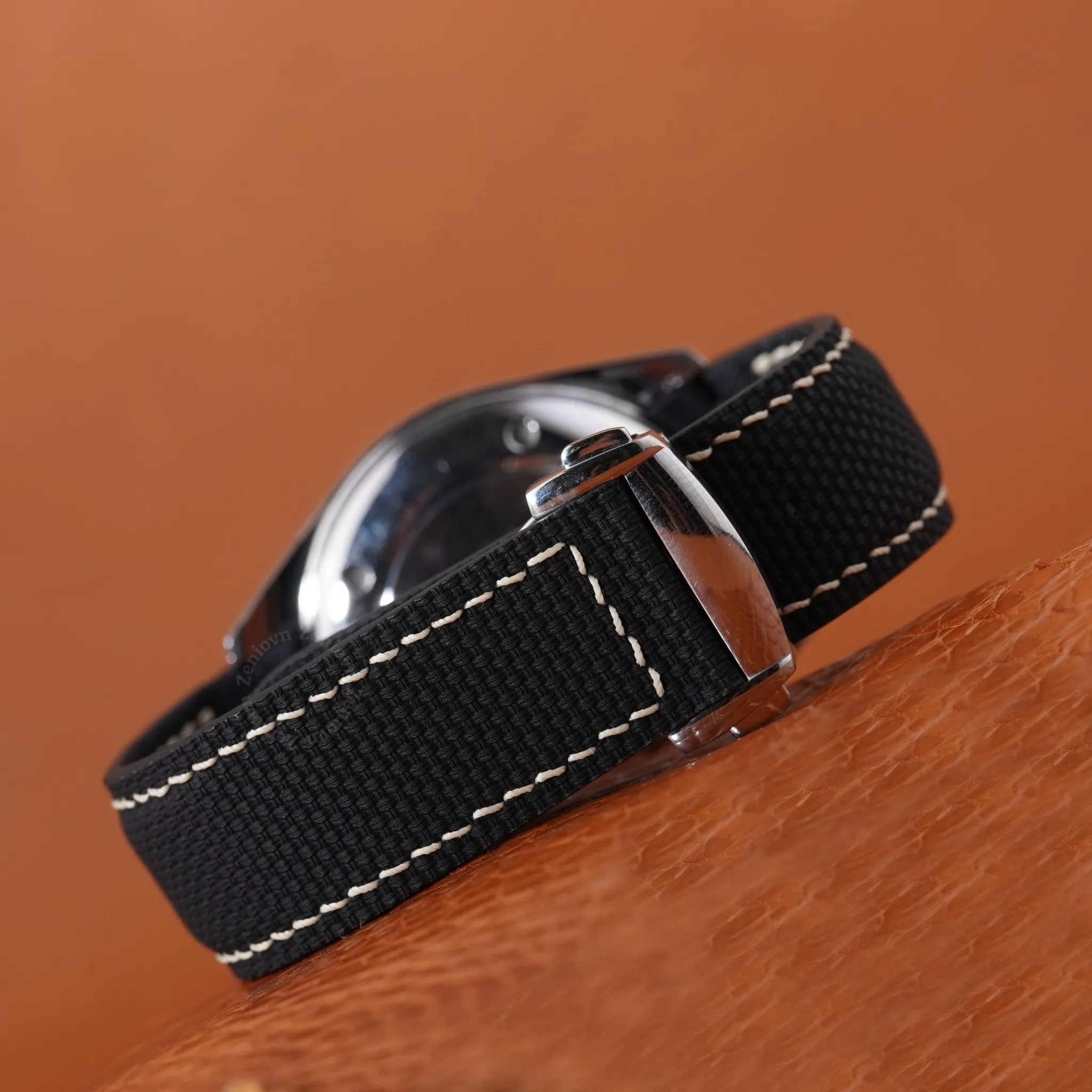 Dây đồng hồ Da FKM Sailcloth Màu đen bo tròn cho đồng hồ Omega Seamaster 3